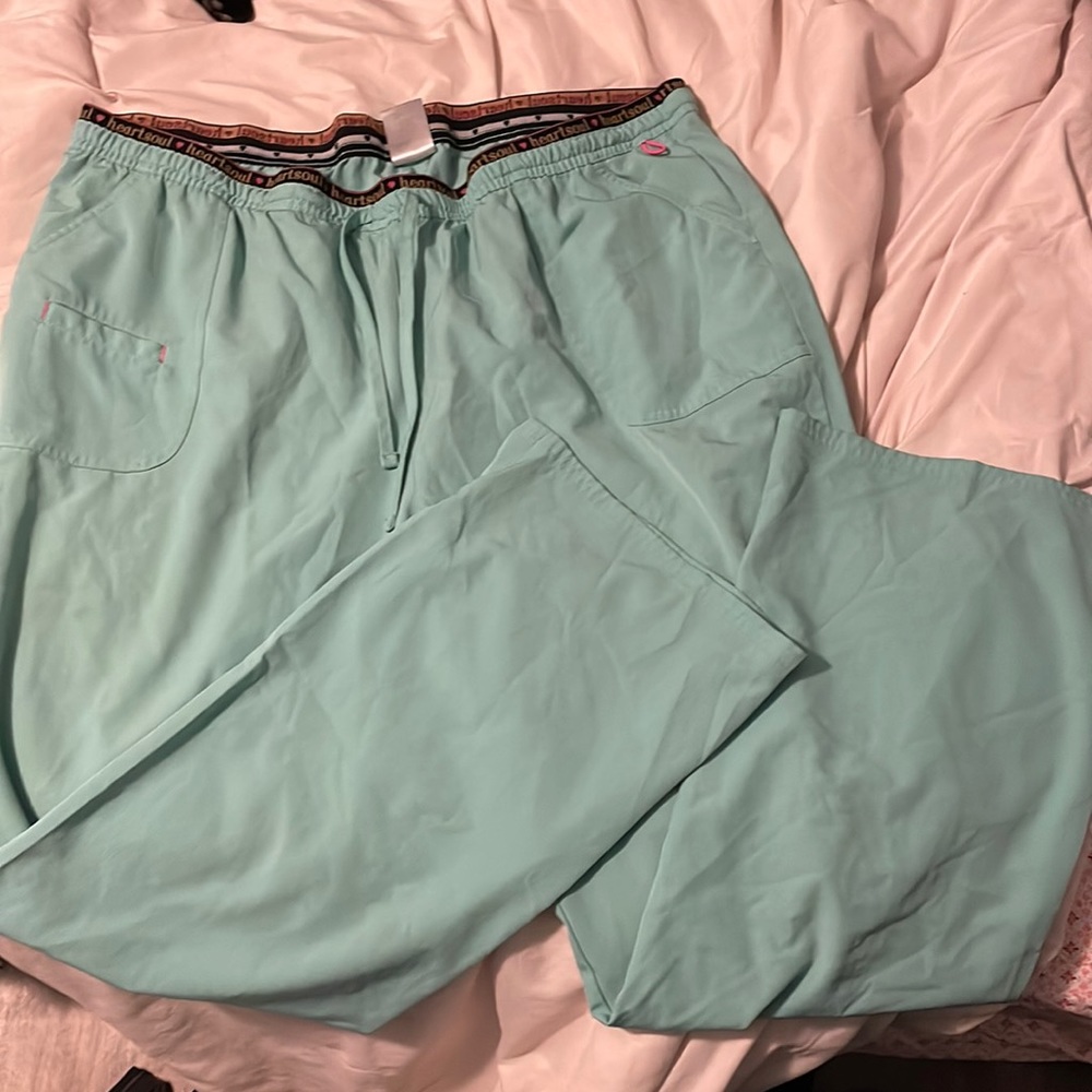 Scrub set